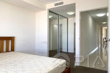 Fully furnished 2 bedrooms apartment+Study with a door for lease now! - Photo 4