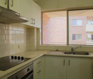 1ST FLOOR UNIT - WALK TO STATION - Photo 3