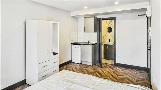 York Avenue, Slough, Berkshire, SL1 3HP - Photo 1