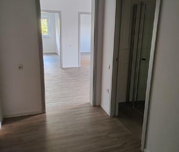 Helle 3-Zimmerwohnung mit Terasse und Einbauküche - Photo 4
