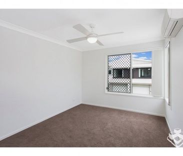 Fully air conditioned, 2 cars, excellent location - Photo 3