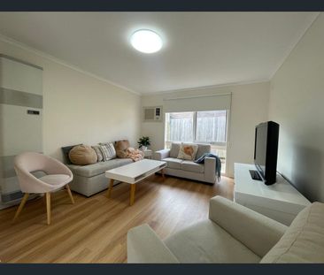 Neat 2 Bedroom Unit in Convenient Location - Photo 1