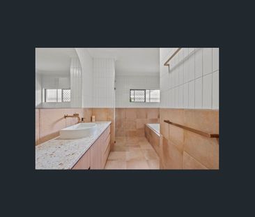 A touch of class and functionality - Photo 2