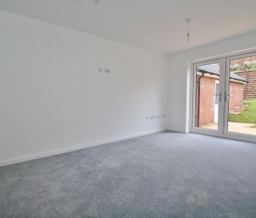 4 bedroom detached house to rent - Photo 1