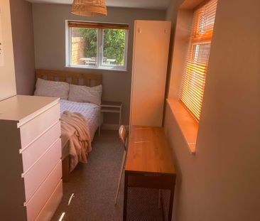 OX Living is proud to present this high-quality 7-bedroom co-living... - Photo 1