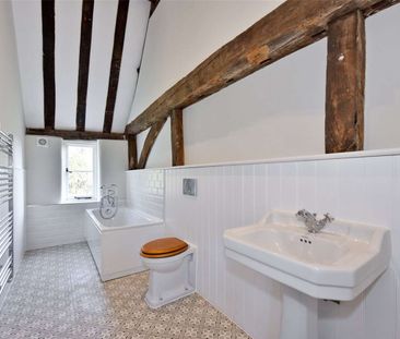 A beautifully refurbished Grade II listed home in rural setting - Photo 2