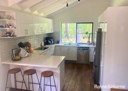 Family Comfort in a Quiet Neighbourhood - Photo 3