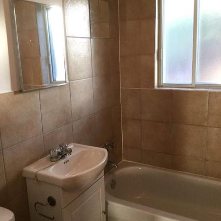 1 CH - 1 SDB - Montréal - $1,100 /mo - Photo 4