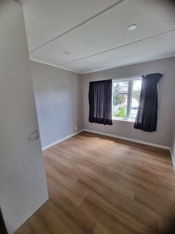 Standalone 3 Bedroom Home in Mangere! - Photo 4