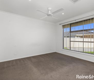 Low Maintenance Family Home - Photo 3