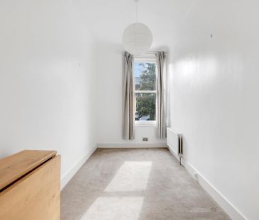 2 bedroom Flat To Let - Photo 6