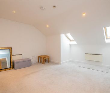 1 bed Apartment To Let - Photo 5