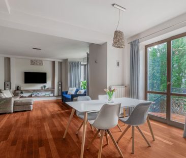 Przytulny, nowoczesny dom z przestronnym salonem - Photo 4