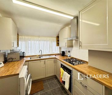 3 bedroom semi-detached house to rent - Photo 6