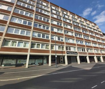 Flat to rent on - Photo 1