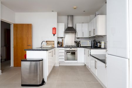 261 Hoxton Street - Photo 3
