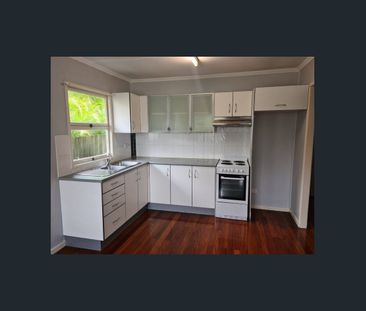 2 BEDROOM UNIT IN IDEAL LOCATION! - Photo 2