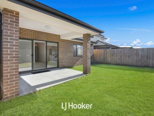 Beautiful 4 Bedroom Home! - Photo 1