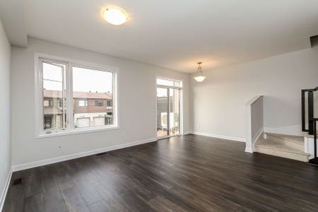 For Lease - 702 DONERAILE Walk, Barrhaven, Ontario - Photo 3