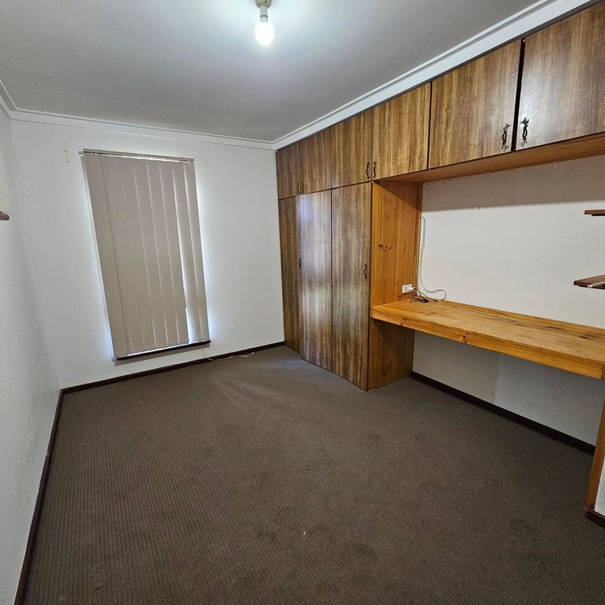 Top Location - Spacious House & Pool! *Open Thurs 19/02/ 4.00pm to 4.20pm* - Photo 1