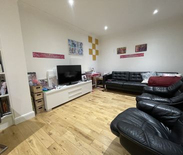 Ridgehurst Avenue, Watford - Photo 1