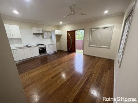Beautiful 2 Bedroom Granny Flat - Photo 3