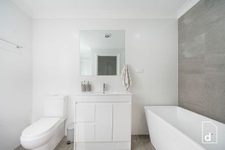 Stlylish Townhouse In Quiet Location - Photo 4