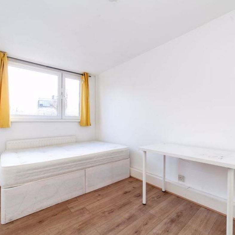 Battersea Bridge Road, London - Photo 1