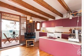 Lovely studio apartment with a terrace close to Las Ramblas