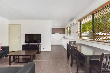 Fully Furnished Inner City Unit - Photo 2