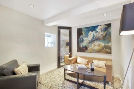 Fully Furnished Three-Bedroom Designer Home - Photo 3