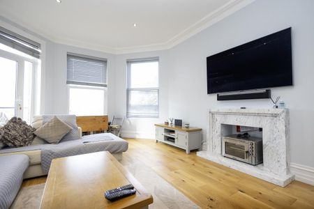 2 bedroom flat to rent - Photo 2