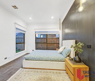 4-Bedroom Luxury Home with Dual Master Suites, 2 Living Areas & 2 K... - Photo 3