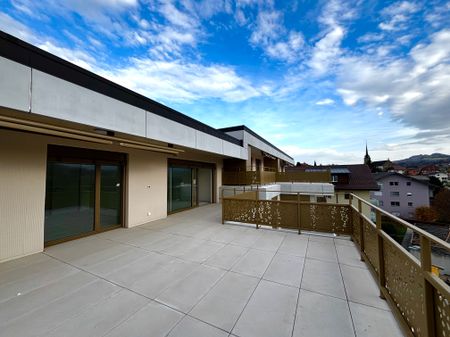 ERSTBEZUG! Exklusive 3.5-Zimmer-Attikawohnung in Alterswil - Photo 3