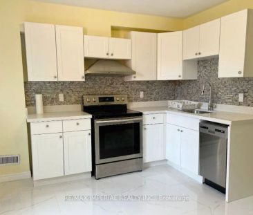 Condo Townhouse For Lease | N9261713 - Photo 2