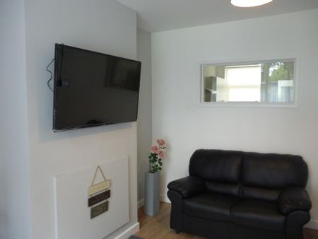 4 bedroom terraced house to rent - Photo 3