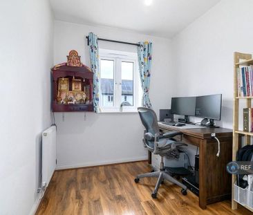 3 bedroom semi-detached house to rent - Photo 4