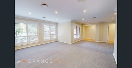 CONVENIENT FAMILY LIVING - Photo 2