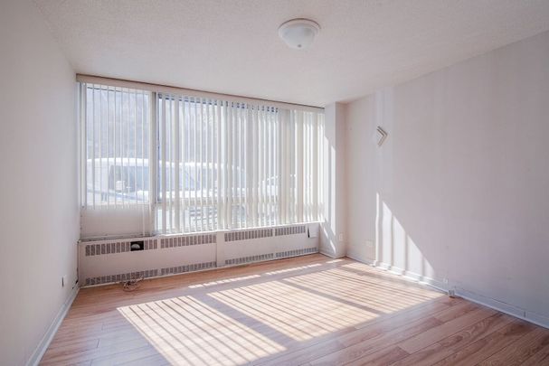 1975 de Maisonneuve - Photo 1