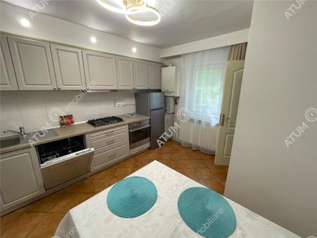 De inchiriat apartament cu 3 camere decomandate in zona Vasile Aaron din Sibiu - Fotografie 3