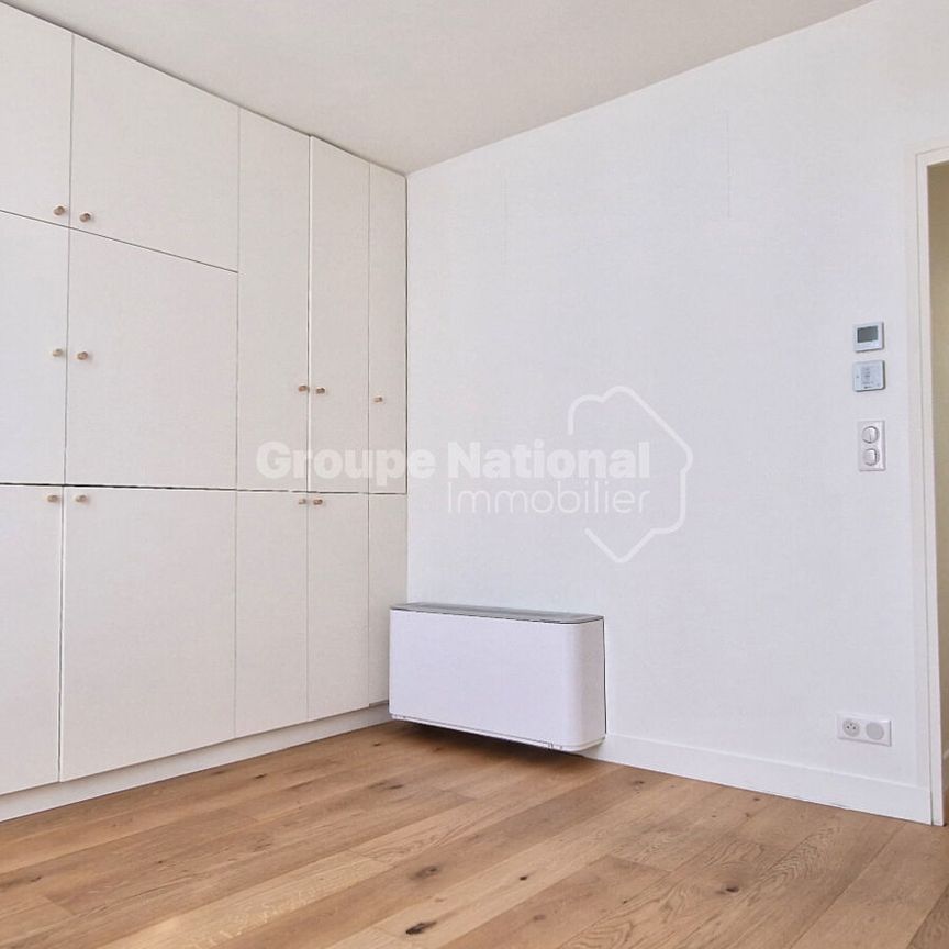 Appartement climatisé, dernier étage face Ambassade de GB, - Photo 1