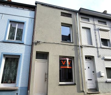 Deze volledig gerenoveerde woning (2025) biedt modern wooncomfort o... - Foto 1