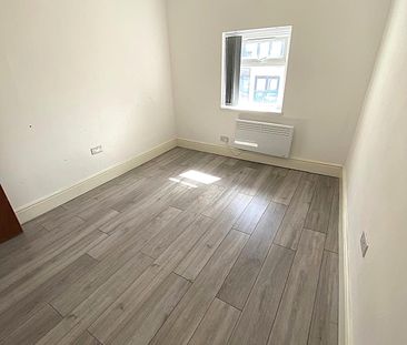 £1,650 PCM, Spacious Four Bedroom Maisonette with Garden in Cowbrid... - Photo 1