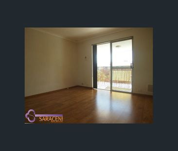 Well-presented 2x1 unit - Photo 2