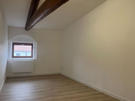 Location Appartement 4 pièces 102m² LEZOUX 63190 - Photo 4