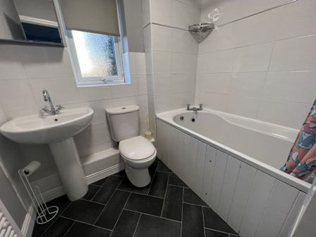 3 Bedroom Semi Detached - Photo 2