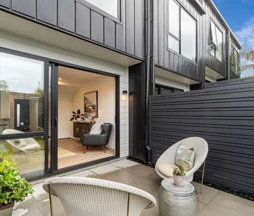 Nearly new townhouse on St Heliers border - Photo 2