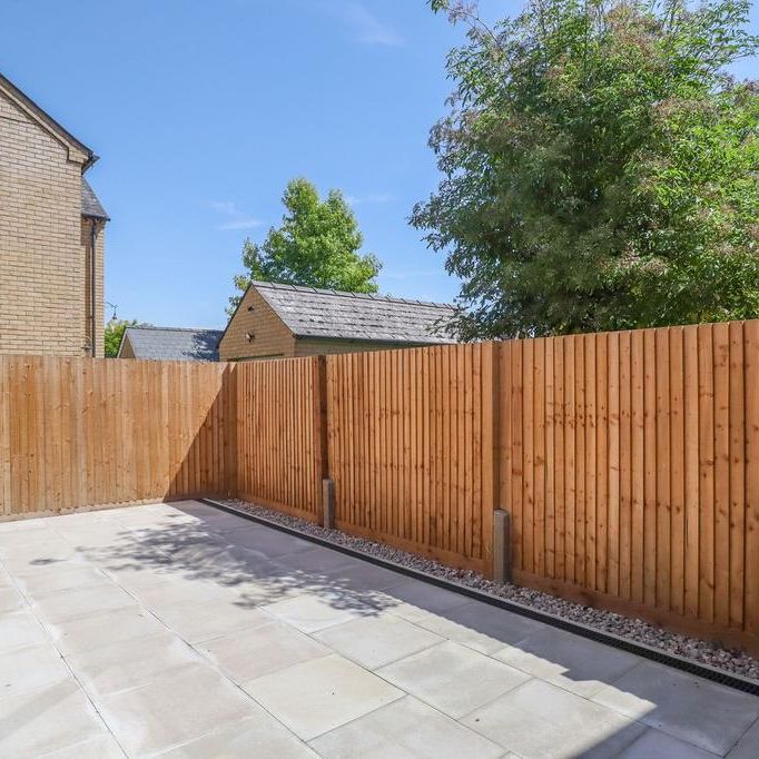 4 bedroom detached house to rent - Photo 1