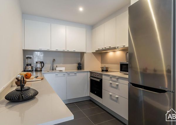 Modern 2-Bedroom Apartment in Poblenou with Balcony