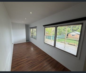 Cosy 2-Bedroom Home with Spacious Backyard - Photo 3